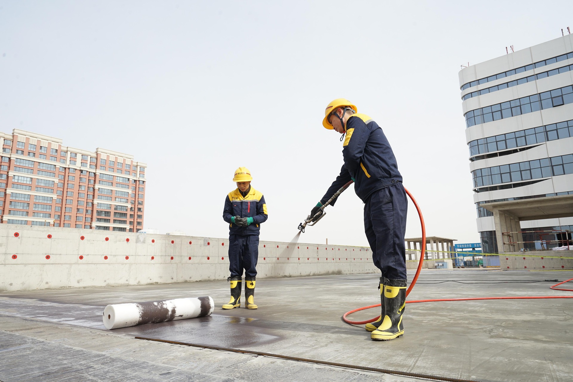 Bitumen waterproofing coating applied by roller